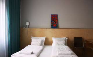 Отели типа «постель и завтрак» Barcelona Rooms Микошево Двухместный номер с 1 кроватью или 2 отдельными кроватями-2