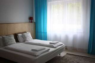 Отели типа «постель и завтрак» Barcelona Rooms Микошево Двухместный номер с 1 кроватью или 2 отдельными кроватями-3