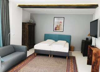 Отели типа «постель и завтрак» Barcelona Rooms Микошево Улучшенный двухместный номер с 1 кроватью или 2 отдельными кроватями и террасой-7